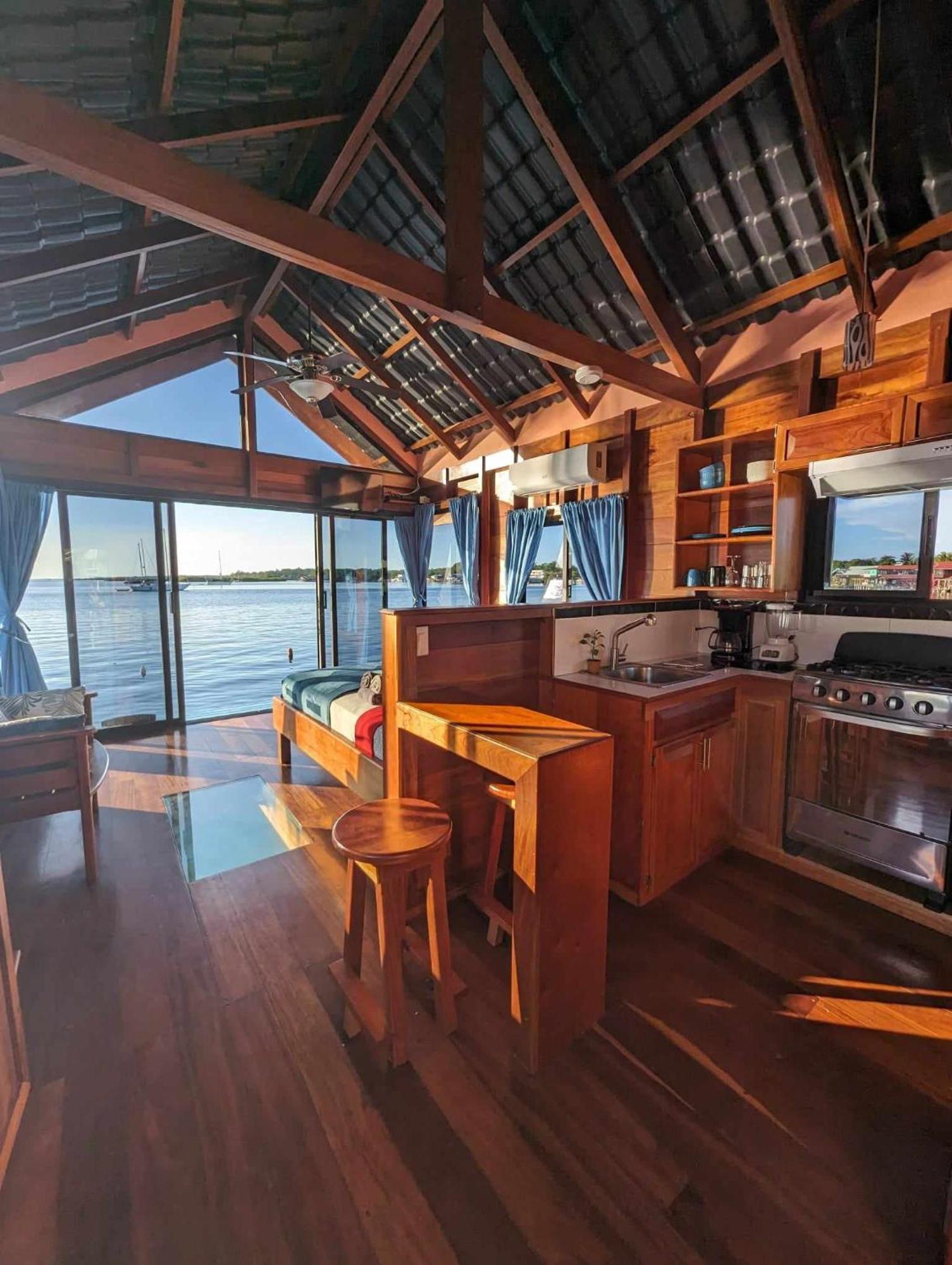 Barrbra Bnb Over The Sea Бокас-дель-Торо Экстерьер фото